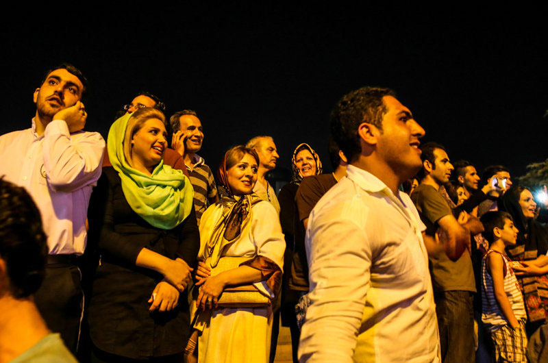 شادی مردم پس از دیدار فوتبال ایران و آرژانتین
