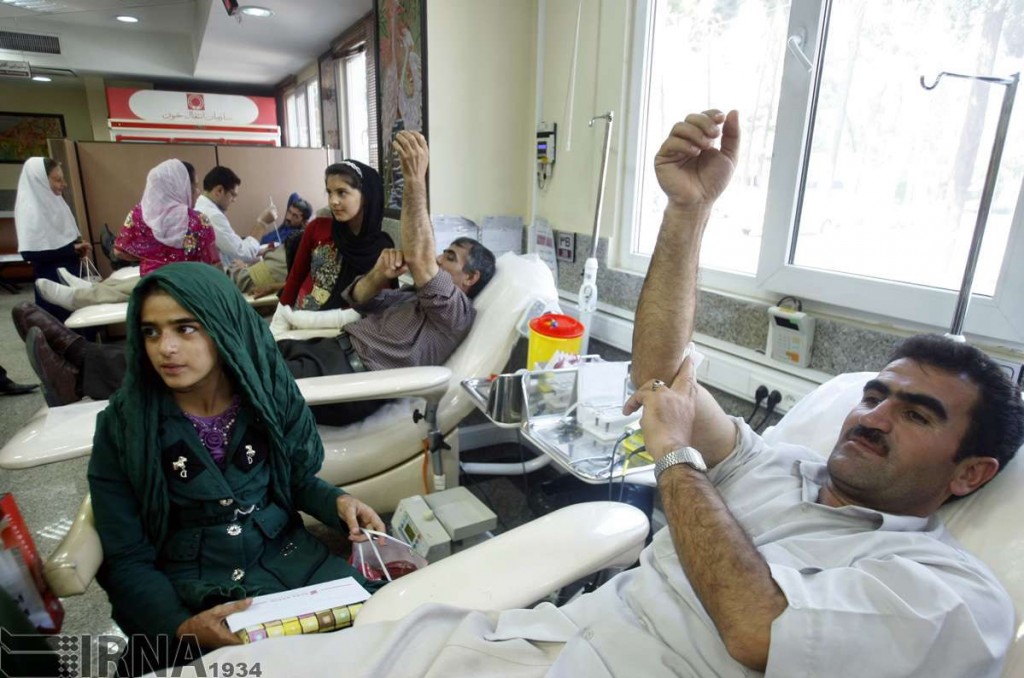 اهدای خون والدین دختران شین‌آباد