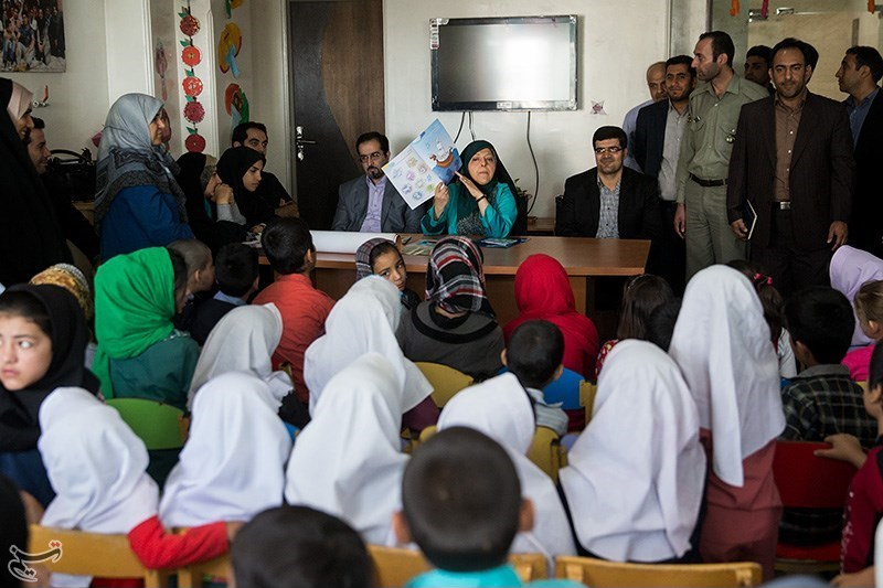 تصاوير حضور معصومه ابتکار در یکی از مدارس انجمن کودکان کار